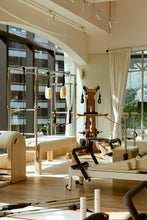 Load image into Gallery viewer, 銅鑼灣 / 太古普拉提核心床試堂 | Pilates Reformers Trial (Causeway Bay / Quarry Bay) - $270/class
